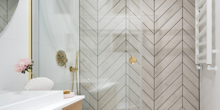 De voordelen van een douchewand in je badkamer