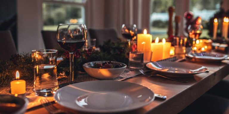 Je eettafel feestelijk aankleden: zo pak je dat aan