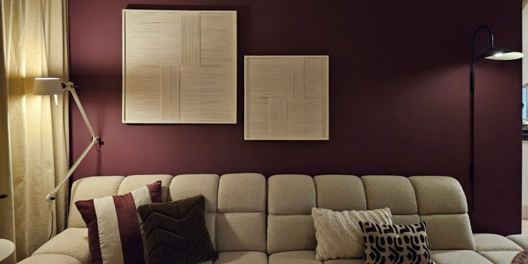 aubergine muur woonkamer interieurblogger