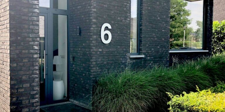 Deurbeslag buitendeur vervangen: Geef je voordeur een nieuwe look