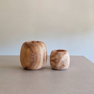 bruine set alabaster waxinelichthouder